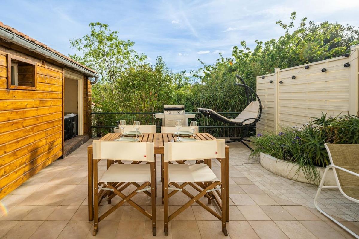 La Citadelle ~ Jacuzzi ~ Terrasse Apartment Carcassone Exterior photo